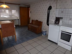 Küche mit Zugang Wohnzimmer