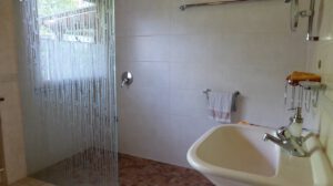 Badezimmer bodentiefer Einstieg Dusche