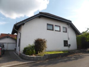 Straßenansicht- Doppelgarage