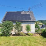 Gartenansicht Eingang PV-Anlage