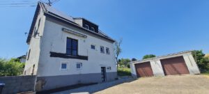 Hofeinfahrt Garage u. Stellplatz